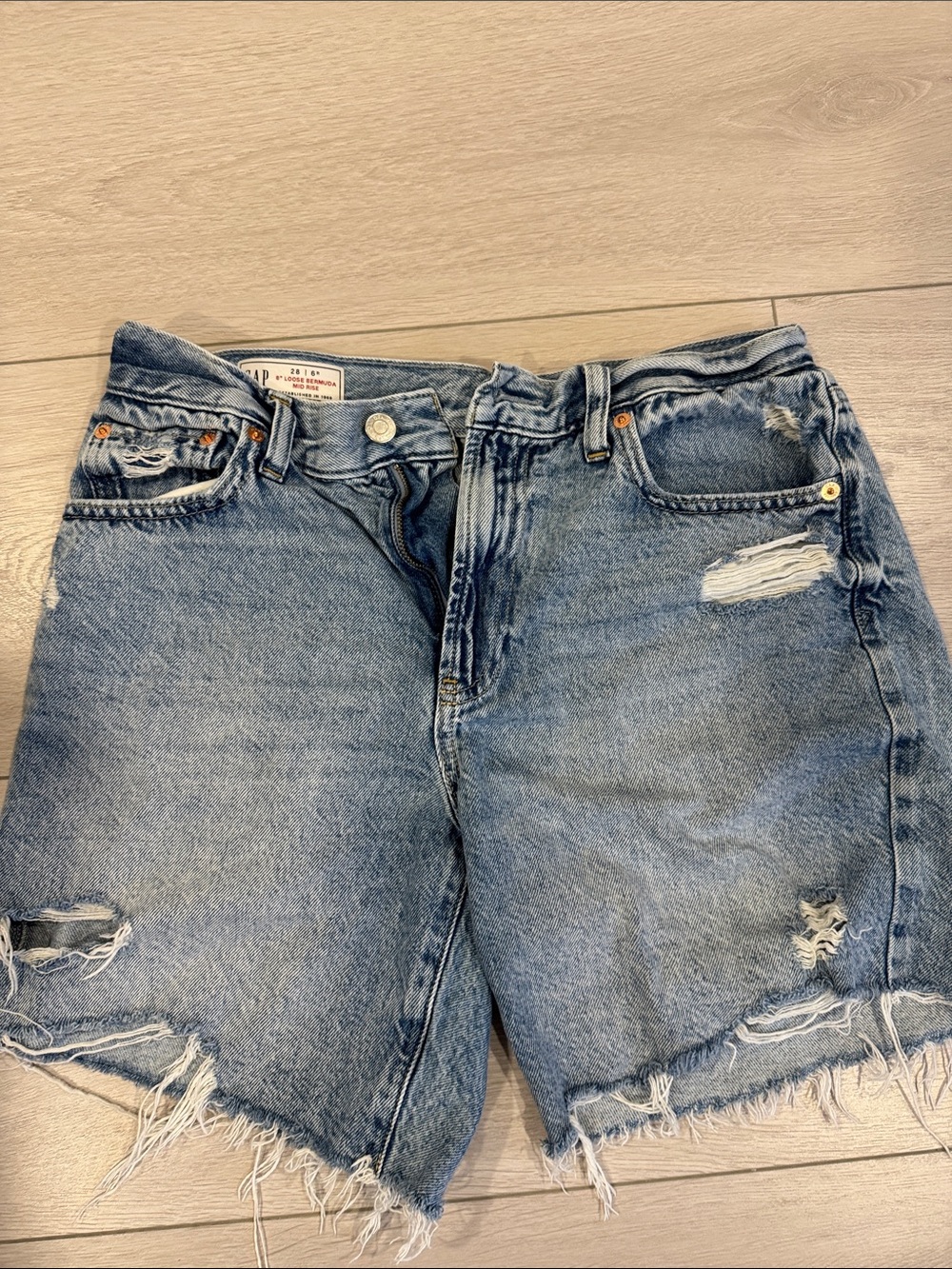 GAP 8” Loose Bermuda Mid Rise Shorts